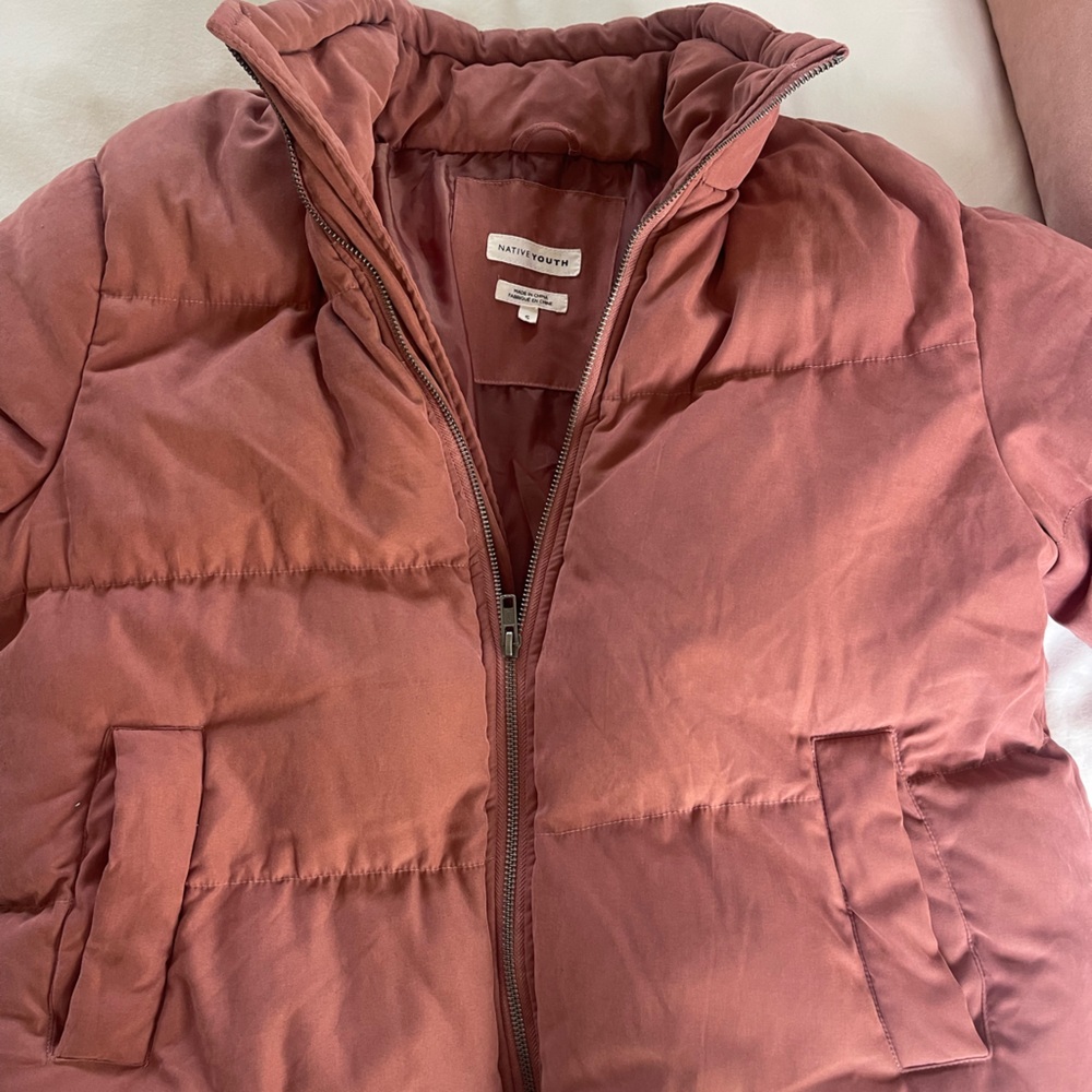 Brown Puffer Jacket with Quilted Insulation and Water-Resistant Sheen